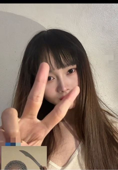 Luna, verified profile preview on PeachChat
