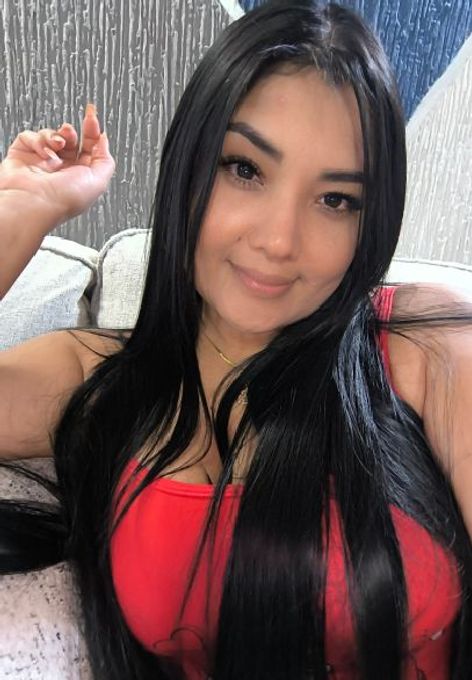 Reina, verified profile preview on PeachChat