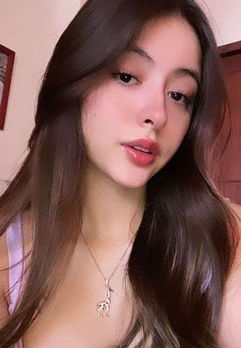 Mia from US